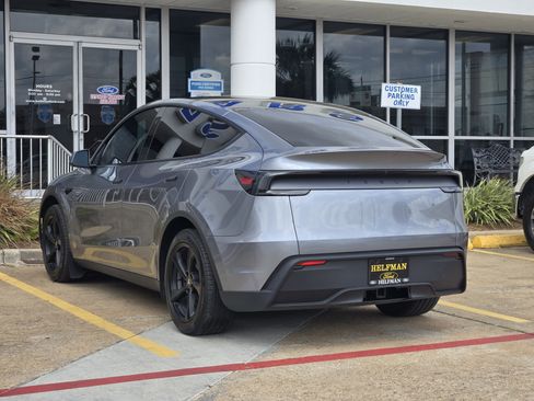 Used 2026 Tesla Model Y 2WD image 4