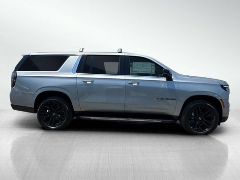 New 2025 Chevrolet Suburban Premier image 3