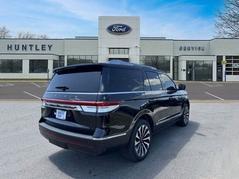 Used 2022 Lincoln Navigator Reserve AWD/4WD image 4