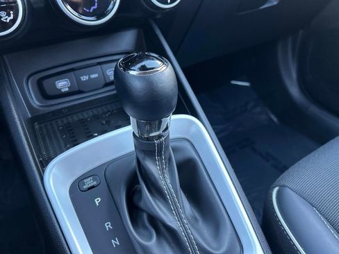 Used 2025 Hyundai Venue Limited image 30