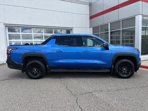 Used 2025 Chevrolet Silverado EV LT AWD/4WD image 7