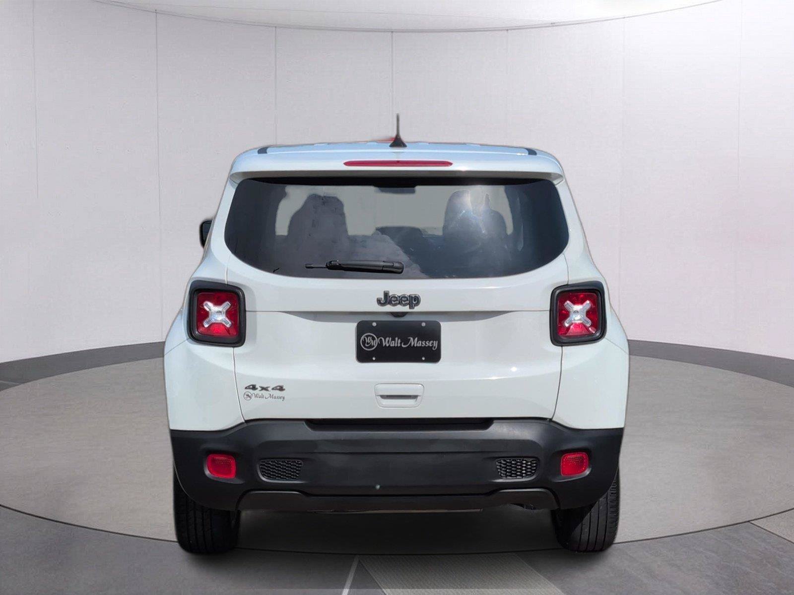 Used 2023 Jeep Renegade Latitude AWD/4WD image 4