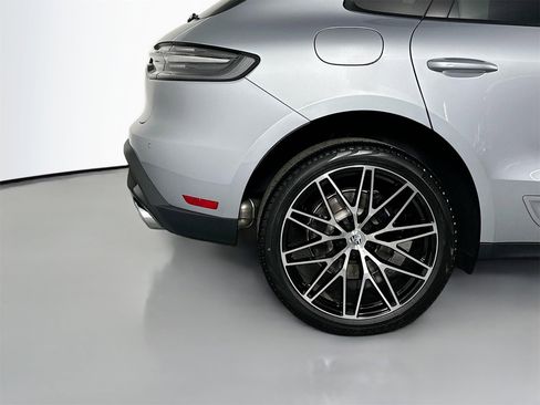 Certified 2025 Porsche Macan image 13
