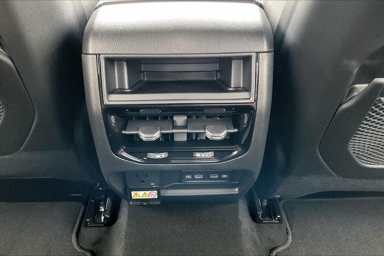 New 2026 Jeep Grand Cherokee Altitude RWD image 14