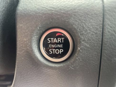 Used 2024 Nissan Frontier SL image 22