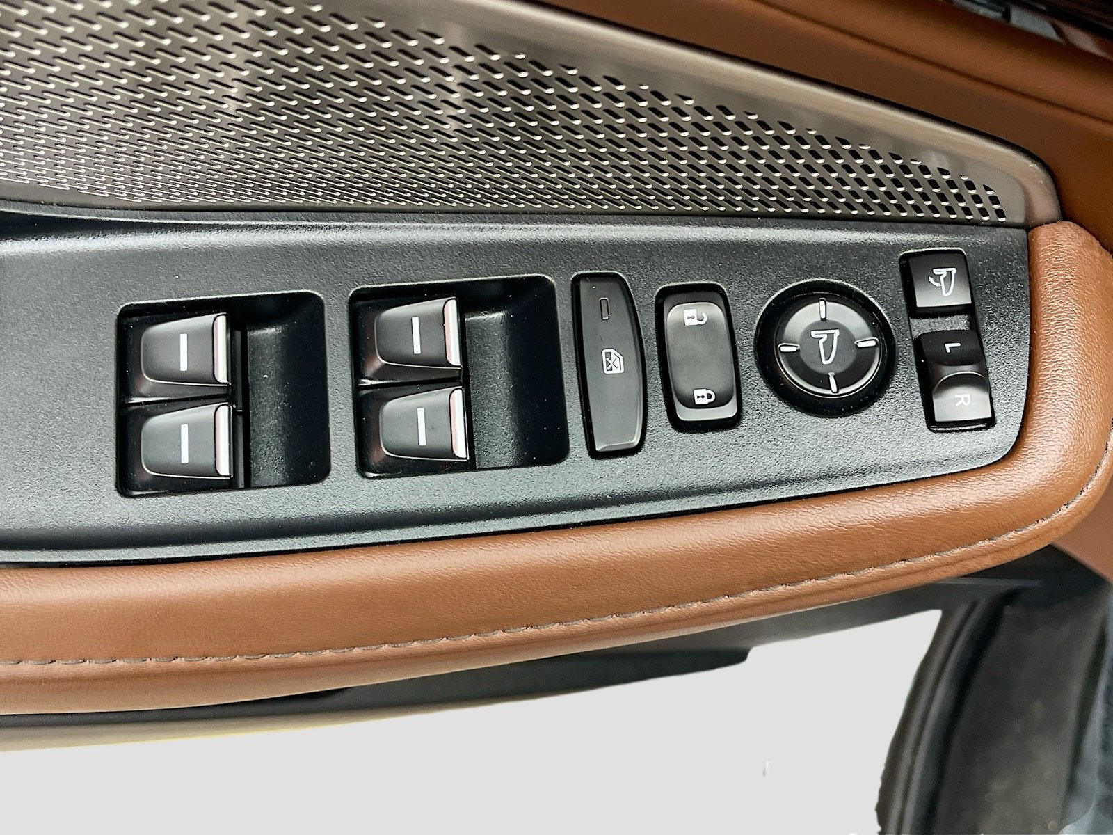 Used 2024 Acura MDX w/ Technology Package FWD image 18