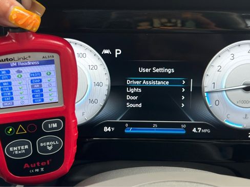 Used 2021 Hyundai Elantra SEL w/ Convenience + Premium Package FWD image 10