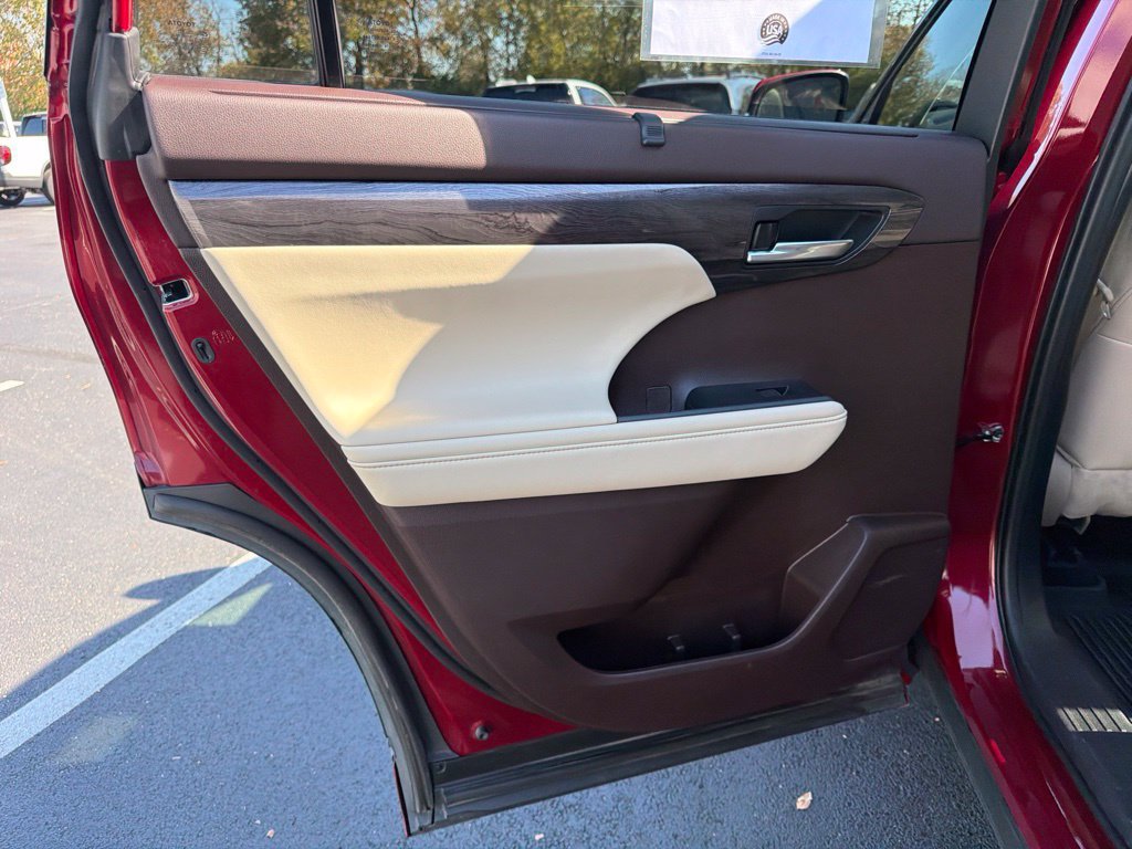 Used 2021 Toyota Highlander Limited AWD/4WD image 20