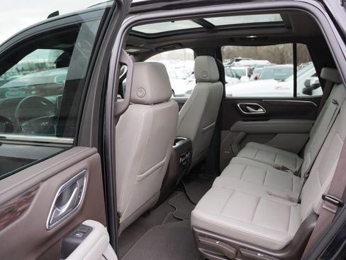 Used 2022 Chevrolet Tahoe LT w/ LT Signature Package AWD/4WD image 17