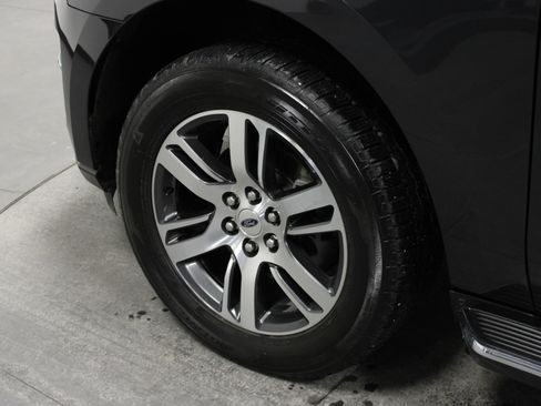 Used 2022 Ford Expedition Max Limited image 10