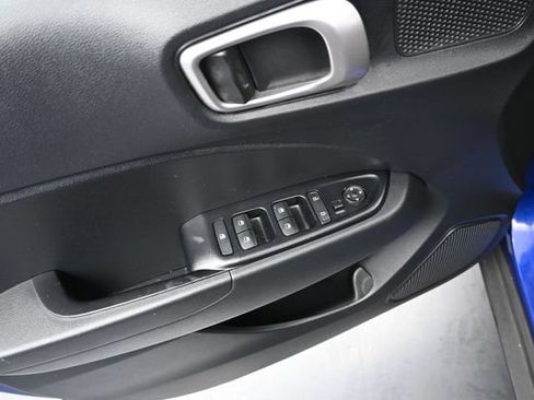 Used 2022 Hyundai Venue SE FWD image 15