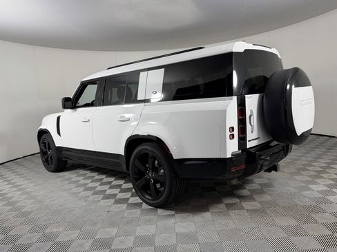 Used 2024 Land Rover Defender 130 X-Dynamic SE image 7