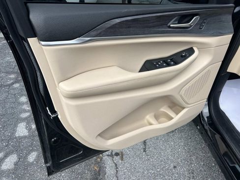 Used 2025 Jeep Grand Cherokee Limited w/ Luxury Tech Group II image 10