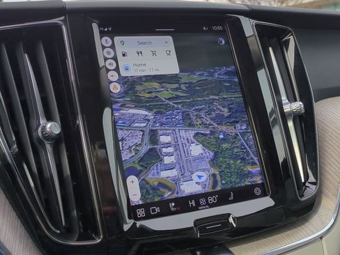 Used 2023 Volvo XC60 B5 Plus w/ Protection Package Premier image 24