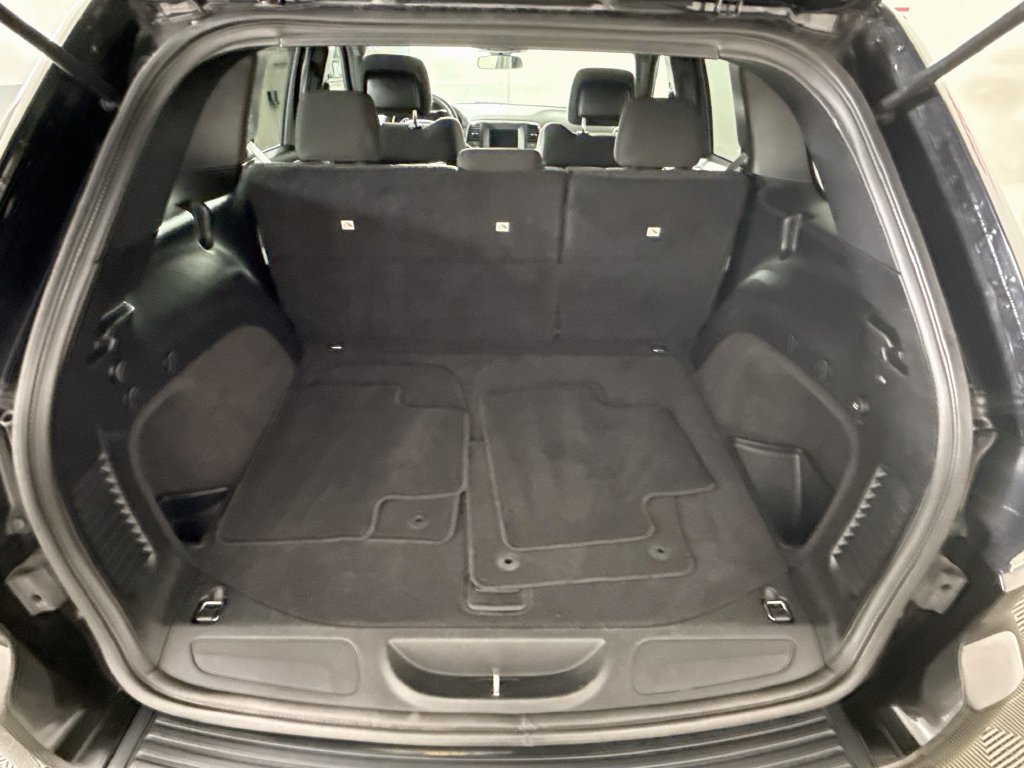 Used 2021 Jeep Grand Cherokee Laredo AWD/4WD image 27