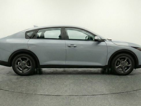 Used 2025 Kia K4 LXS image 11