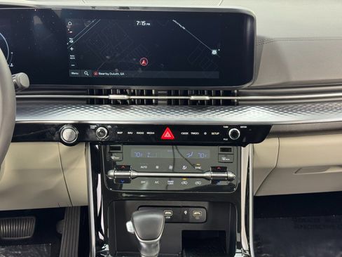 Used 2024 Kia Carnival SX Prestige image 23