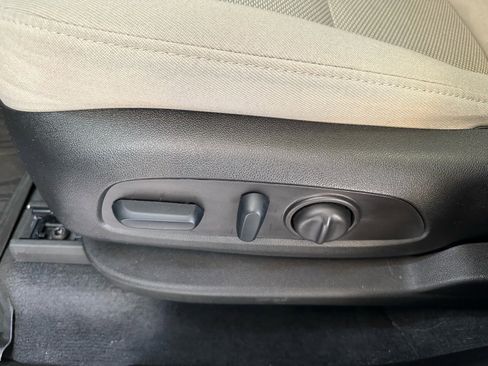 Used 2023 Chevrolet Traverse LT image 29