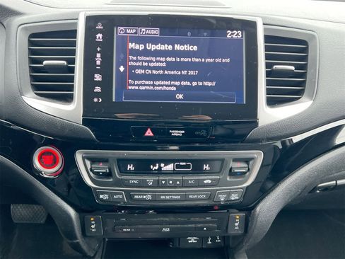 Used 2017 Honda Pilot Touring image 27