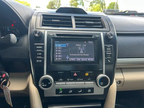 Used 2014 Toyota Camry LE FWD image 8