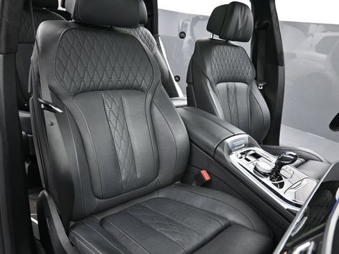 Used 2022 BMW X7 M50i w/ Dynamic Handling Package AWD/4WD image 22