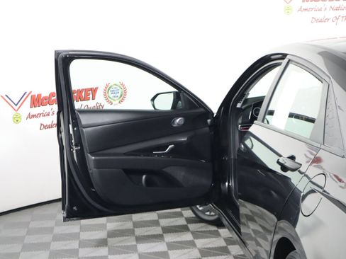Used 2024 Hyundai Elantra SEL FWD image 17