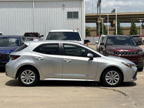Used 2025 Toyota Corolla SE FWD image 3