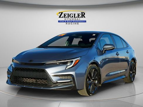 Used 2024 Toyota Corolla SE FWD image 3