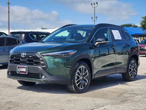 Used 2026 Toyota Corolla Cross XLE FWD image 3