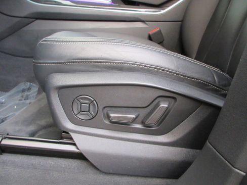 Used 2020 Audi Q8 Premium Plus image 34