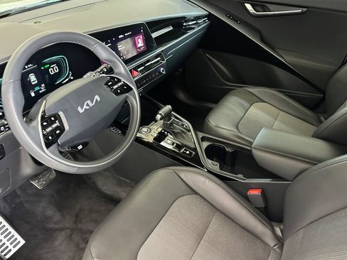 Certified 2023 Kia Niro EX Touring FWD image 10