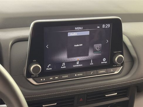 Used 2025 Nissan Rogue SV FWD image 15