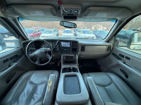 Used 2005 Chevrolet Silverado 2500 LT w/ Heavy-Duty Power Package AWD/4WD image 13