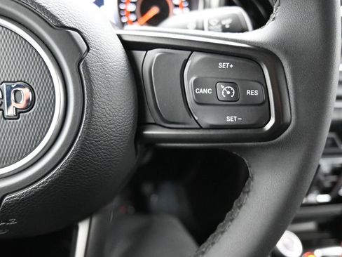 Used 2023 Jeep Gladiator Sport image 25