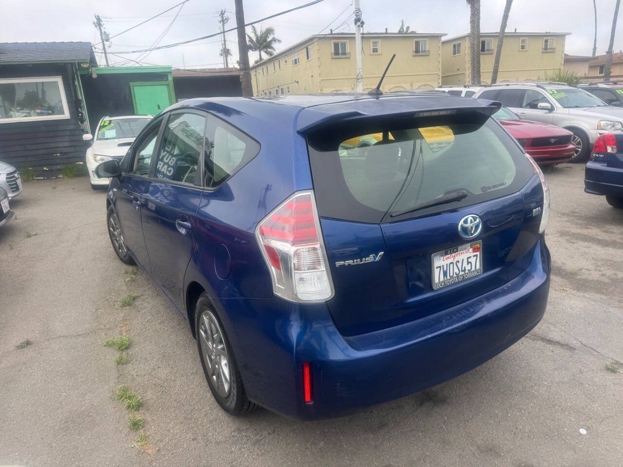 Used 2017 Toyota Prius V Two w/ Carpet Mat Package FWD image 4