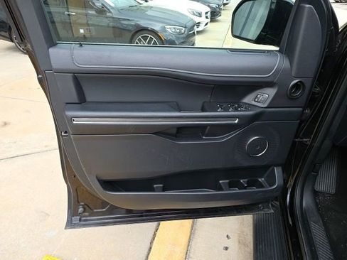 Used 2024 Ford Expedition XLT image 11