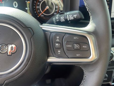 Used 2025 Jeep Wrangler Unlimited Sahara AWD/4WD image 21