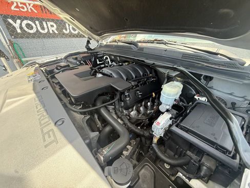 Used 2020 Chevrolet Suburban LT AWD/4WD image 16