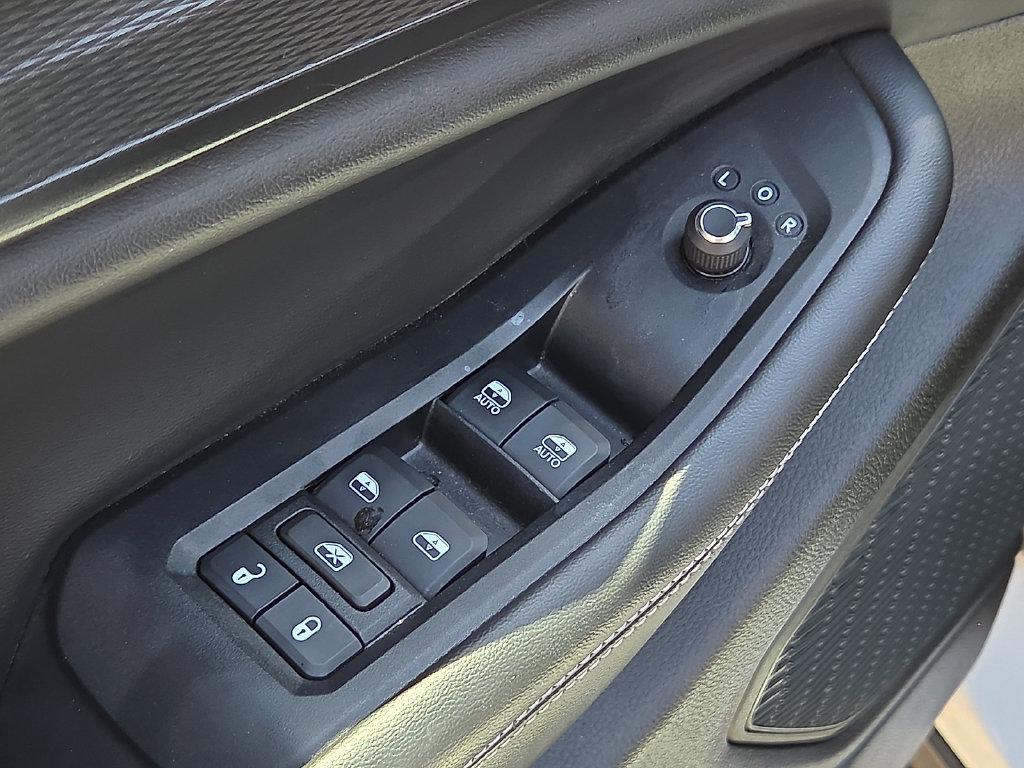 Used 2024 Jeep Grand Cherokee L Laredo RWD image 18