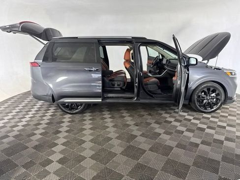 Used 2023 Kia Carnival SX Prestige FWD image 17