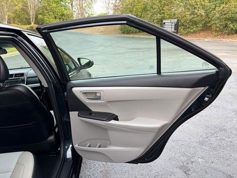Used 2016 Toyota Camry SE image 28