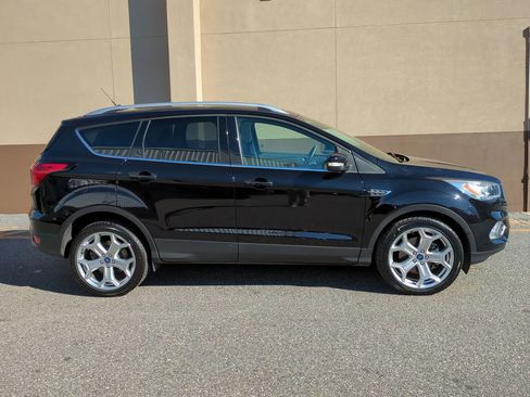 Used 2019 Ford Escape Titanium image 3
