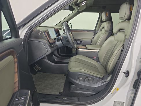 Used 2023 Rivian R1S Adventure AWD/4WD image 20