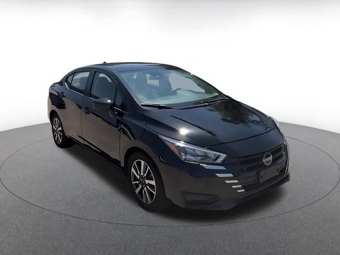 Used 2025 Nissan Versa SV FWD image 3