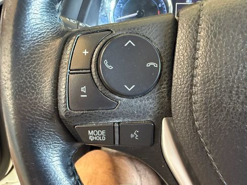 Used 2019 Toyota Corolla SE w/ Carpet Mat Package (TMS) FWD image 17