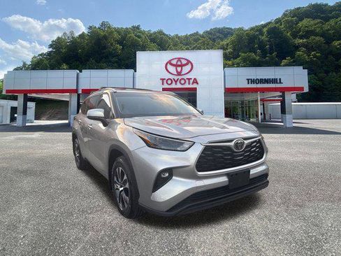 Certified 2022 Toyota Highlander XLE image 1