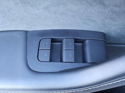 Used 2023 Tesla Model Y Long Range image 42