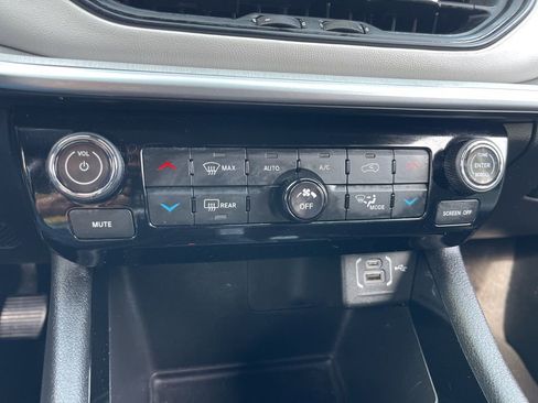 Certified 2025 Jeep Compass Limited AWD/4WD image 12