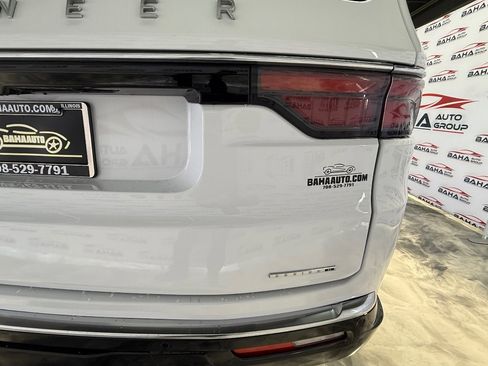 Used 2024 Jeep Wagoneer L Series II w/ Flexible Seating Group image 12