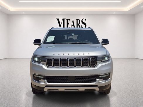 Used 2024 Jeep Wagoneer L Series II w/ Flexible Seating Group AWD/4WD image 8
